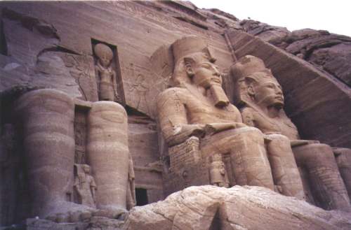 40 سنة و 80 سنة تكشفان رمسيس الثاني فرعون موسى
