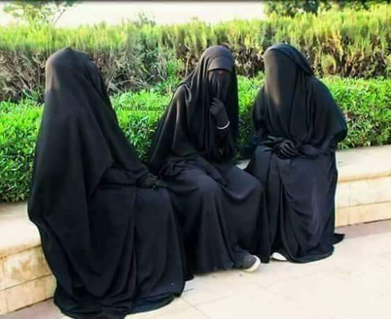 نساء يعتنقن الإسلام